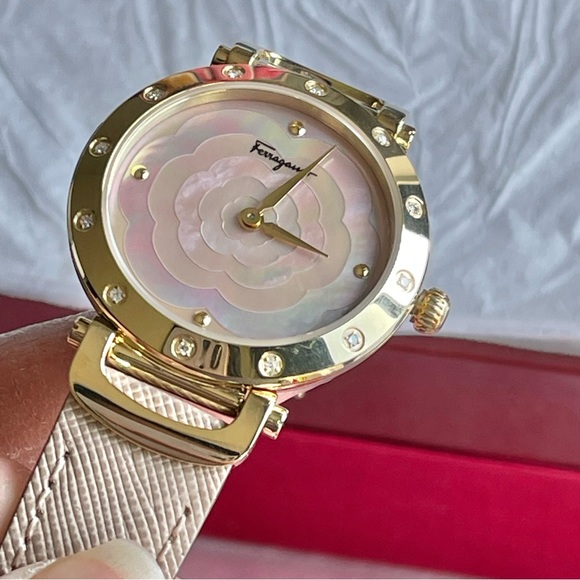 Salvatore Ferragamo Style Ladies Quartz Watch Pink Mother of Pearl Dial